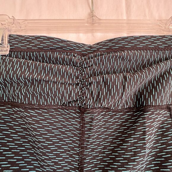 Lululemon Cropped Leggings with Pockets in Black and Teal Pattern - Picture 4 of 4